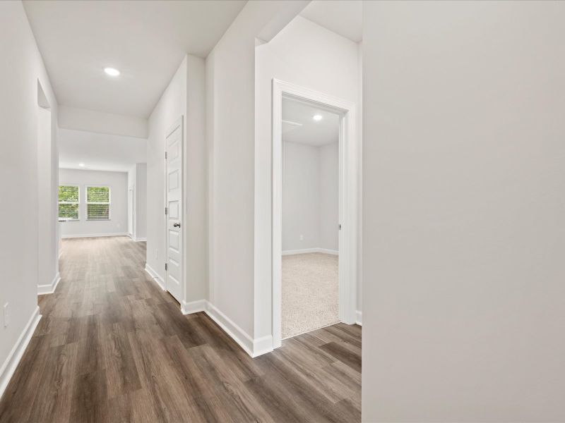 Spacious, unfurnished interior of a new home in Holland Park, Spartanburg (Image 10).