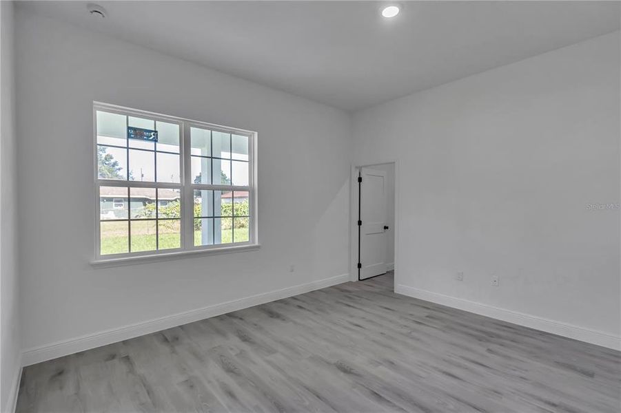Spacious, unfurnished interior of a new home in , Ocala (Image 33).