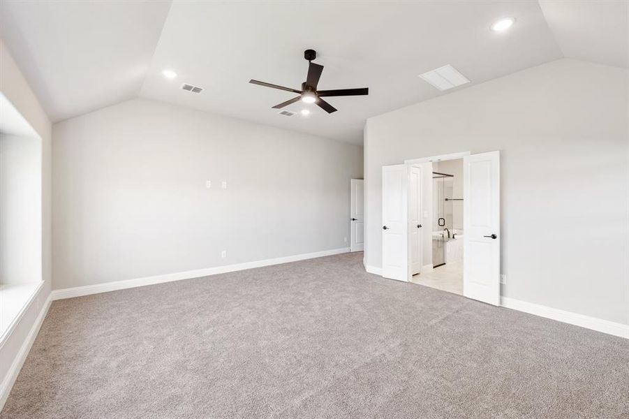 Spacious, unfurnished interior of a new home in Sonoma Verde, McLendon-Chisholm (Image 19).