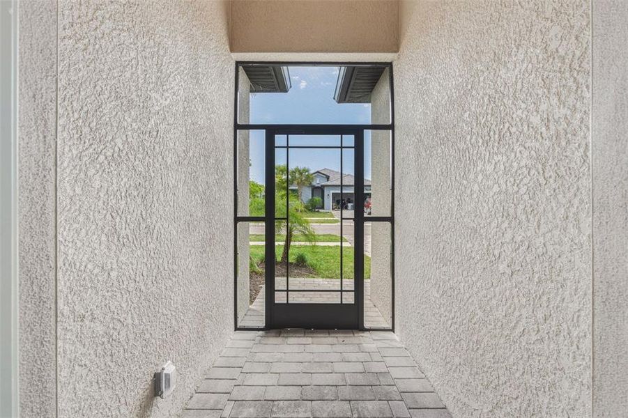 Exterior details and patio area of a home in , Venice (Image 3).