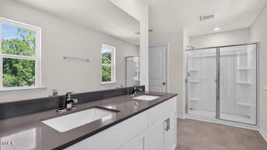 Swift Creek Farm_Galen E_16_White_NOFP_S Swift Creek Farm_Galen E_16_White_NOFP_S