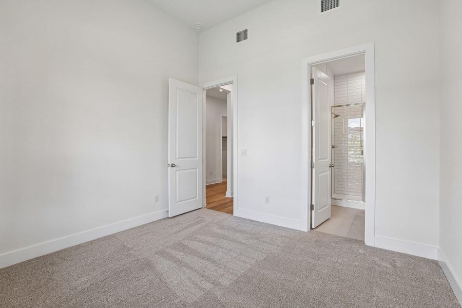 Spacious, unfurnished interior of a new home in Persimmon, Buda (Image 33). Spacious, unfurnished interior of a new home in Persimmon, Buda (Image 33).