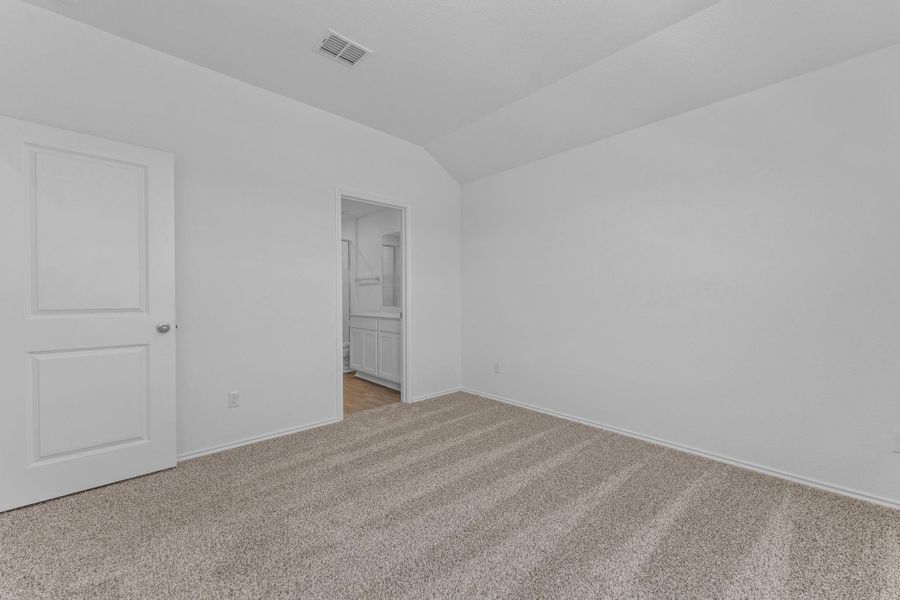 Spacious, unfurnished interior of a new home in Valverde, Bastrop (Image 23).
