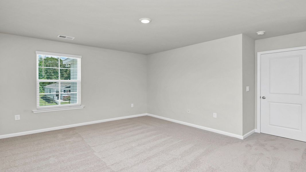 Spacious, unfurnished interior of a new home in Livingston Woods, Irmo (Image 20).