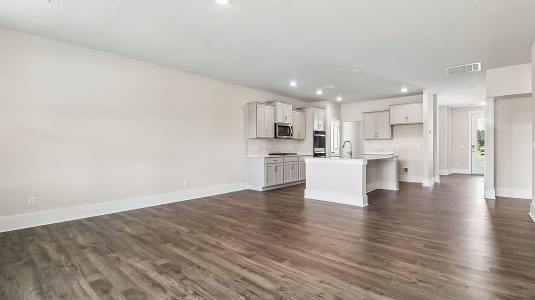 Spacious, unfurnished interior of a new home in Shell Pointe, Gilbert (Image 18).