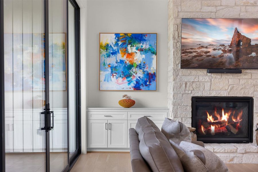 LIVING ROOM