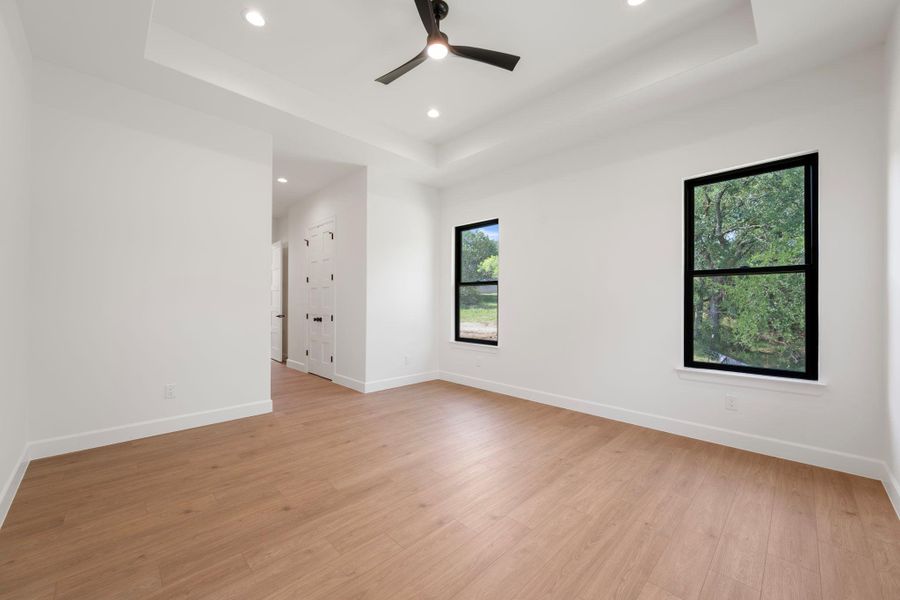 Spacious, unfurnished interior of a new home in , Horseshoe Bay (Image 26).