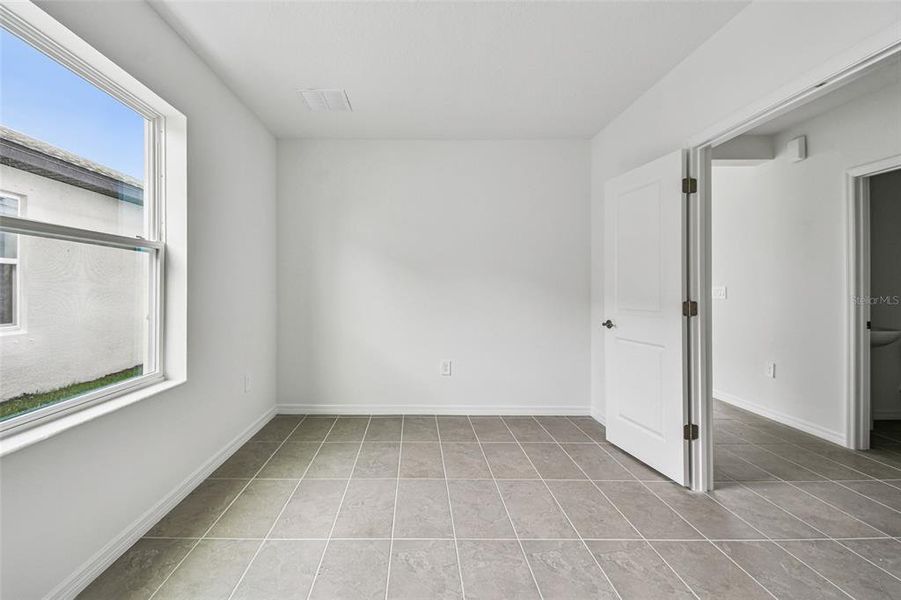 Spacious, unfurnished interior of a new home in Southpointe, Palmetto (Image 27).