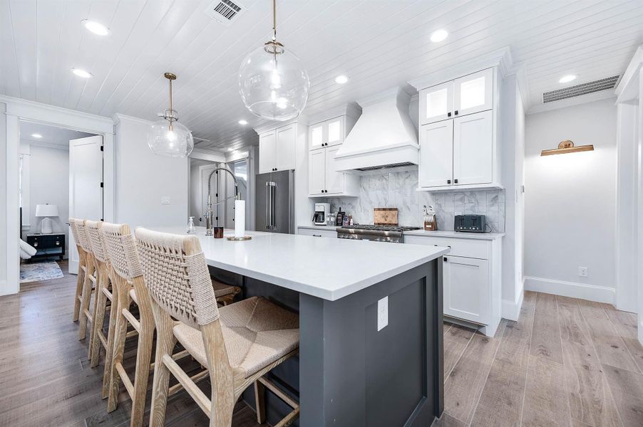 Comes with all appliances as well.