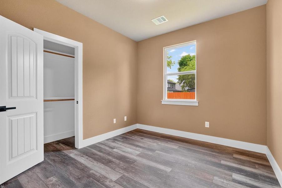 Spacious, unfurnished interior of a new home in , Waxahachie (Image 11).
