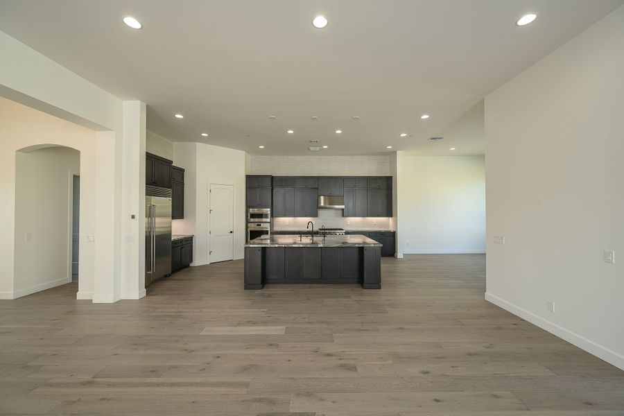 Spacious, unfurnished interior of a new home in Rosewood Highlands at Storyrock, Scottsdale (Image 19).