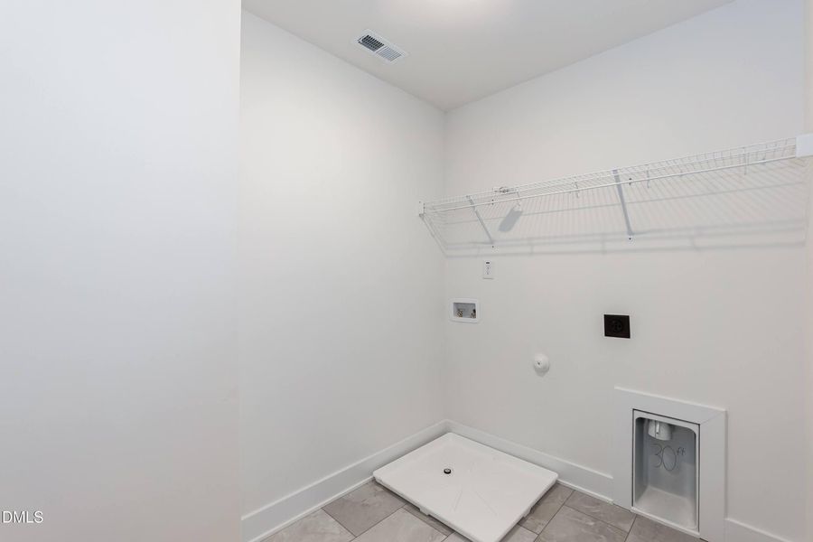 Spacious, unfurnished interior of a new home in Jackson Ridge, Pikeville (Image 27).