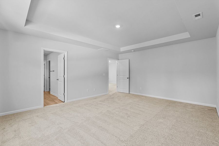 Spacious, unfurnished interior of a new home in Hanes Lake, Winston-Salem (Image 30). Spacious, unfurnished interior of a new home in Hanes Lake, Winston-Salem (Image 30).