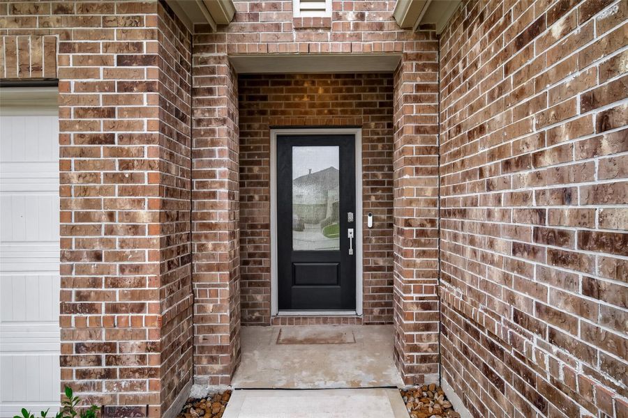 Exterior details and patio area of a home in Sunterra, Katy (Image 23).