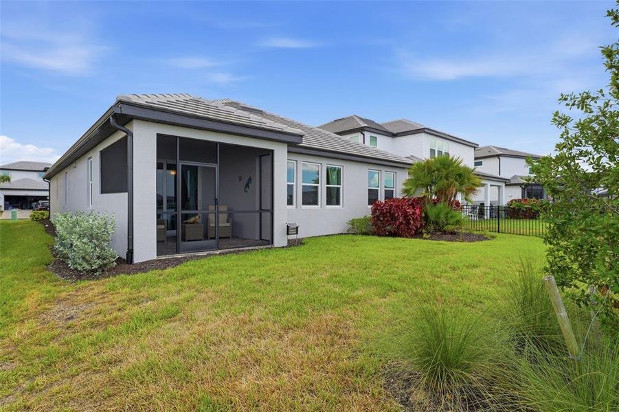 Exterior details and patio area of a home in , Bradenton (Image 22).