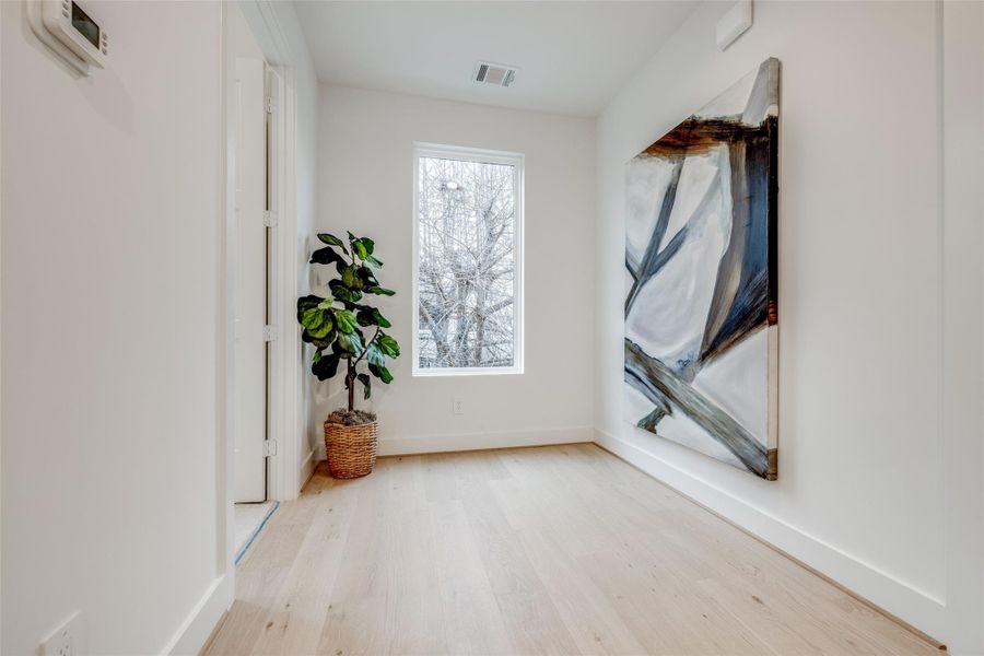 Spacious, unfurnished interior of a new home in , Houston (Image 20).