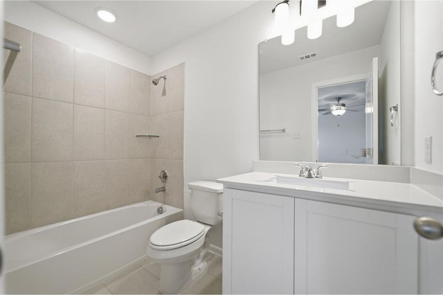 Furnished interior view inside a new home in Saddlebrook Estates, Waxahachie (Image 5). Furnished interior view inside a new home in Saddlebrook Estates, Waxahachie (Image 5).