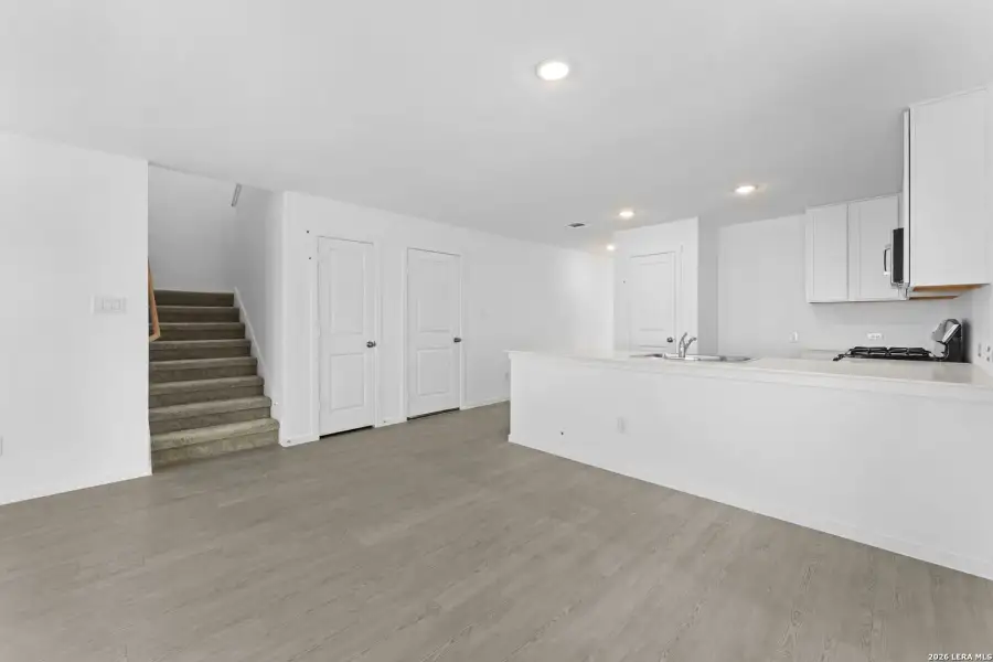 Spacious, unfurnished interior of a new home in Sky Ranch, New Braunfels (Image 16).