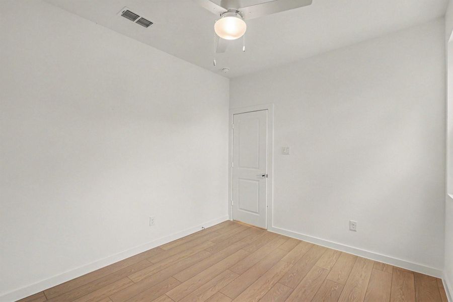 Spacious, unfurnished interior of a new home in , Houston (Image 10).