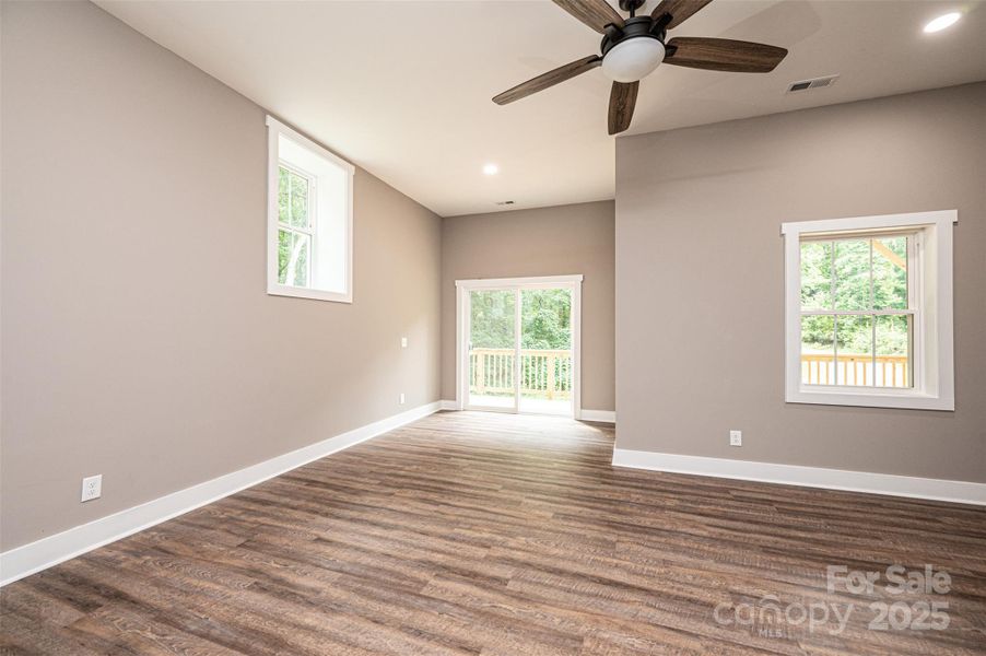 Spacious, unfurnished interior of a new home in , Lenoir (Image 32).