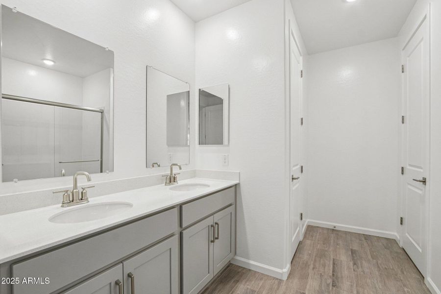 20-web-or-mls-W Tamarisk Ave-S1012-016