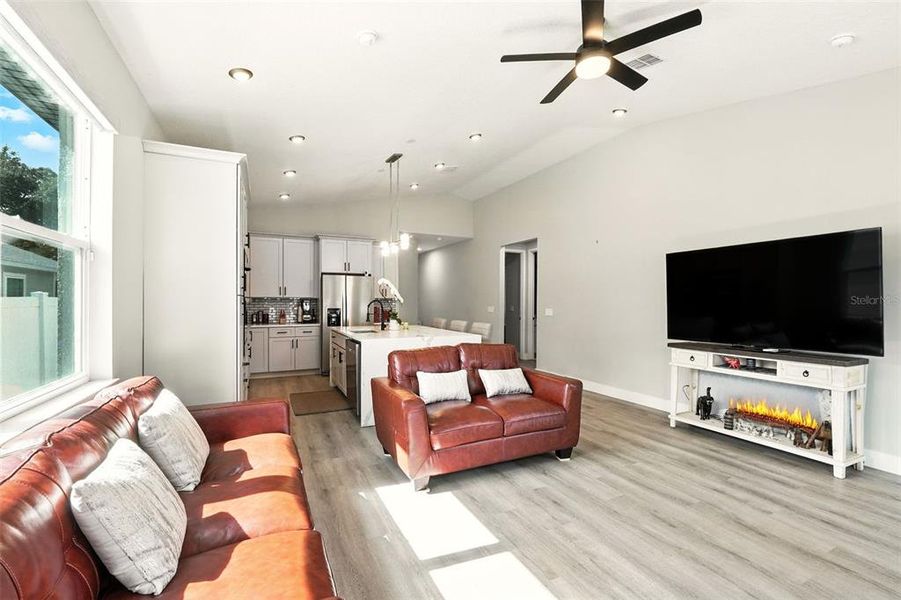 Furnished interior view inside a new home in , Orlando (Image 5).