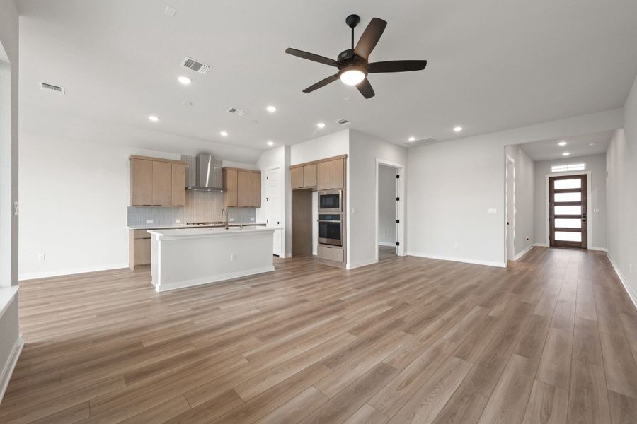 Spacious, unfurnished interior of a new home in Lagos Reserve, Manor (Image 20).