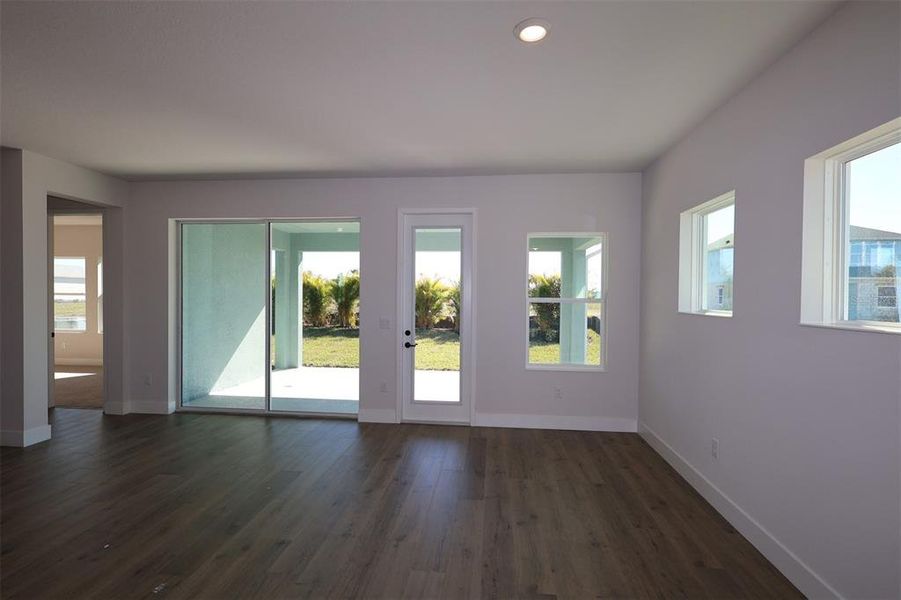 Spacious, unfurnished interior of a new home in Waterset Classic Series, Apollo Beach (Image 7).