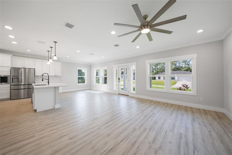 Spacious, unfurnished interior of a new home in , Port Charlotte (Image 17).