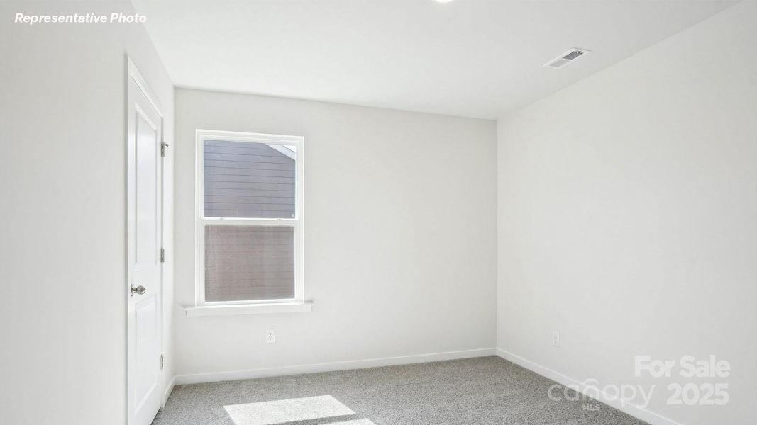 Spacious, unfurnished interior of a new home in Reedy Creek Preserve, Charlotte (Image 25).