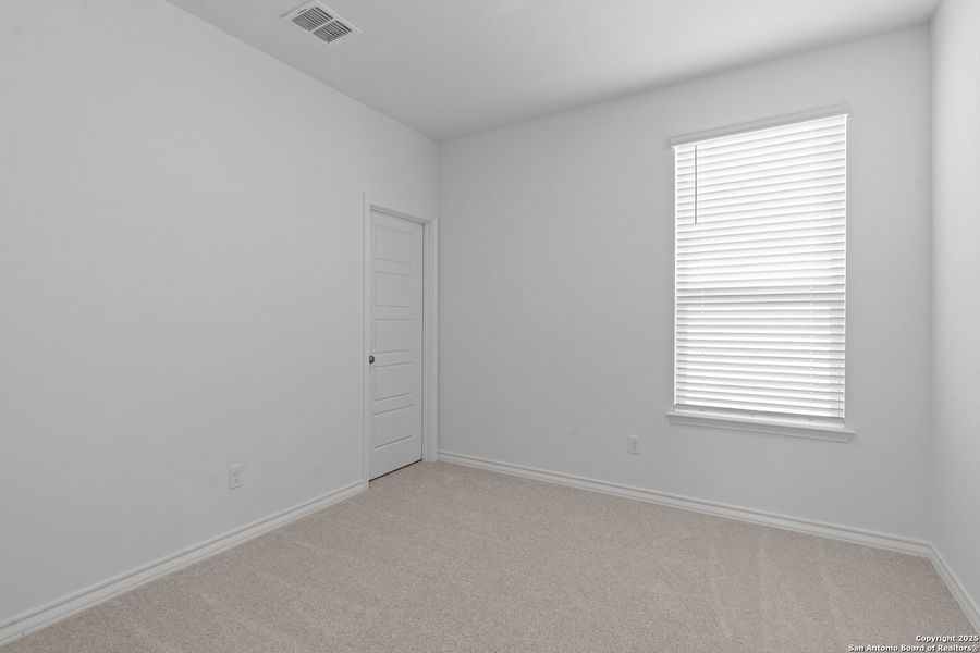 Spacious, unfurnished interior of a new home in Horizon Ridge, San Antonio (Image 22).