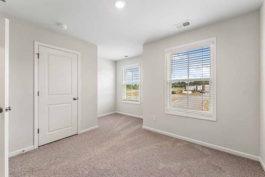 Spacious, unfurnished interior of a new home in Tucker Ridge, Pendleton (Image 25).