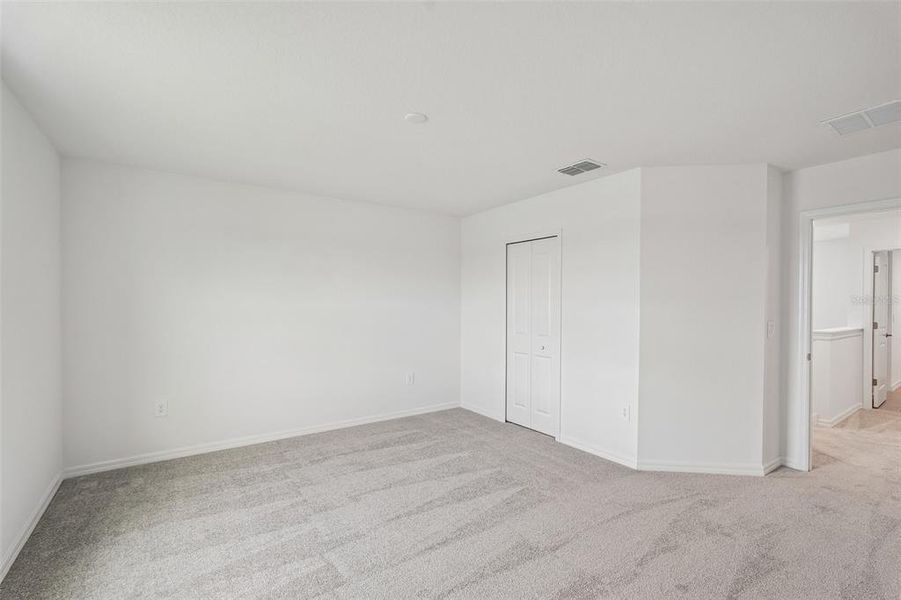 Spacious, unfurnished interior of a new home in Southpointe, Palmetto (Image 20). Spacious, unfurnished interior of a new home in Southpointe, Palmetto (Image 20).