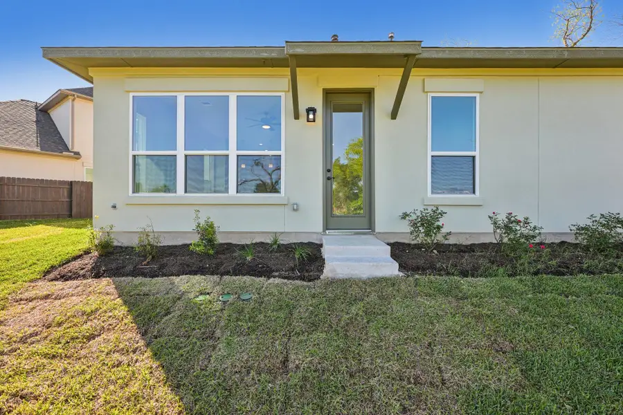 Exterior details and patio area of a home in Cross Creek, Cedar Park (Image 3).