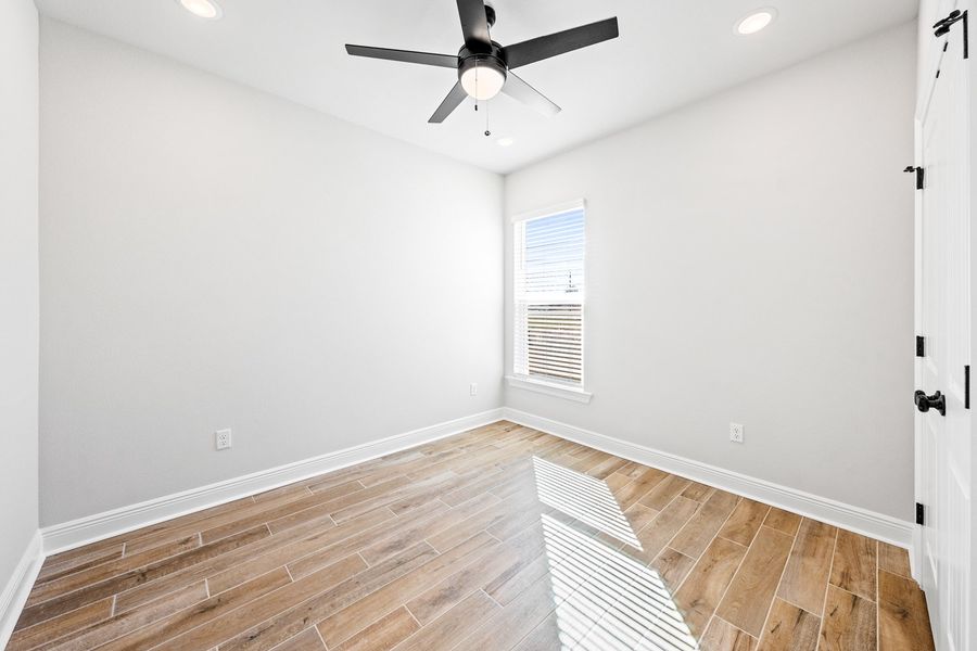 Spacious, unfurnished interior of a new home in Natureview, Freeport (Image 14).