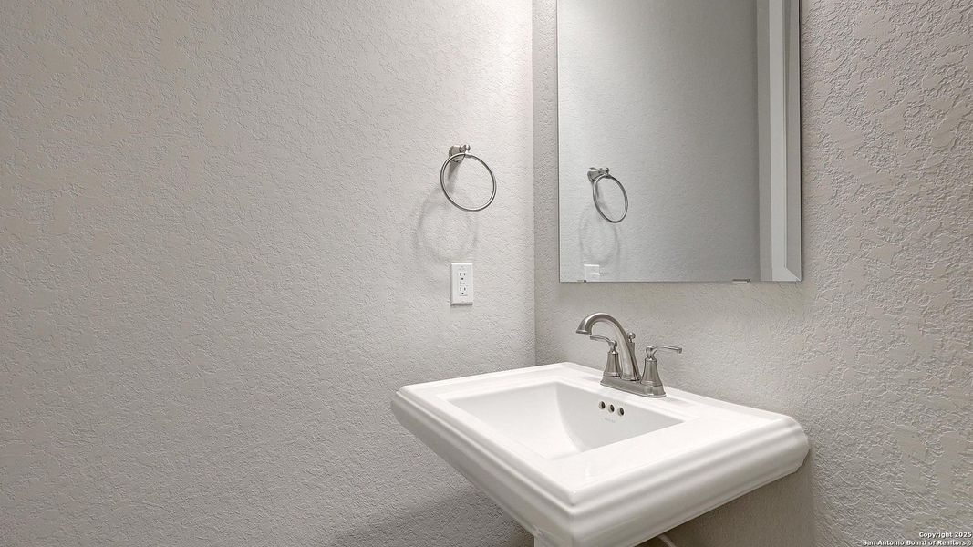 Close-up of interior finishes inside a home in Haby Hill 60', San Antonio (Image 19).