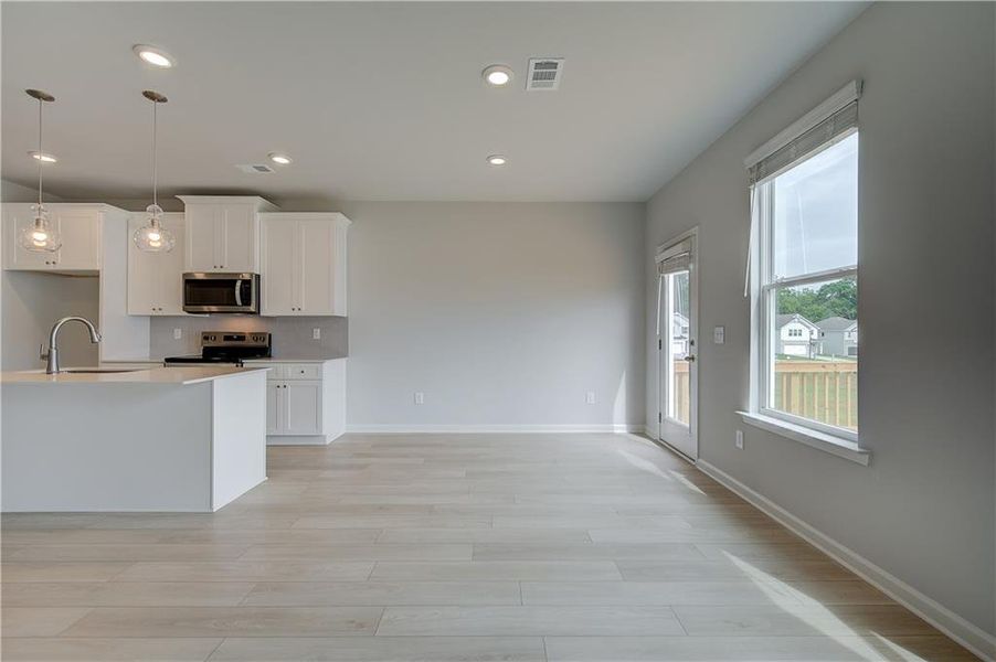 Spacious, unfurnished interior of a new home in Enclave at Evergreen, Fairburn (Image 17). Spacious, unfurnished interior of a new home in Enclave at Evergreen, Fairburn (Image 17).
