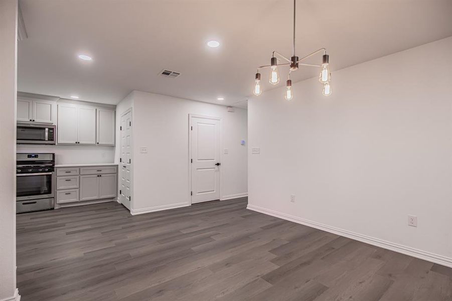 Spacious, unfurnished interior of a new home in , Hillsboro (Image 22).