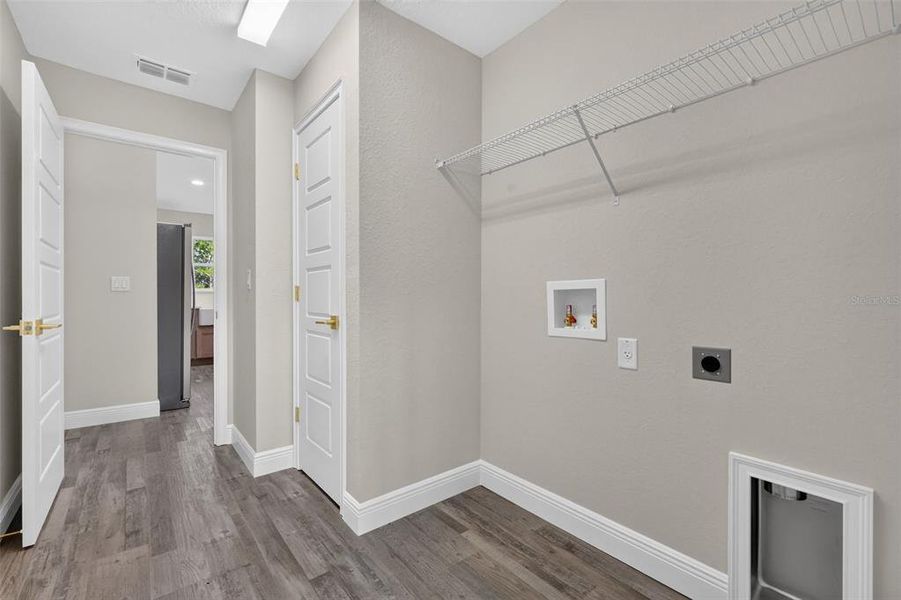 Spacious, unfurnished interior of a new home in , Ocala (Image 21).