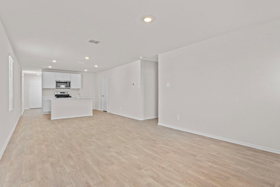 Spacious, unfurnished interior of a new home in , Maxwell (Image 28).