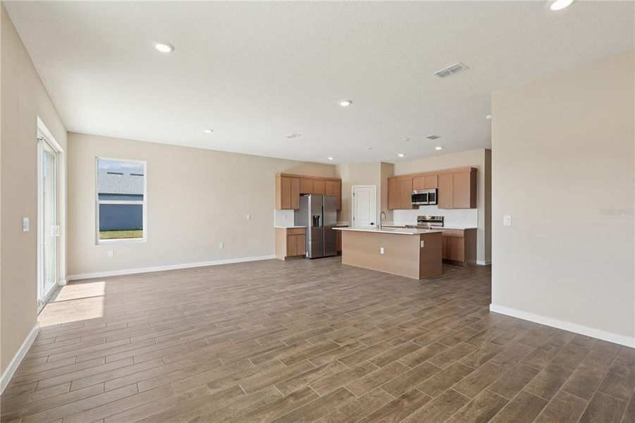 Spacious, unfurnished interior of a new home in Sabana Reserve, Ocala (Image 15).