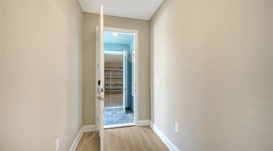 Spacious, unfurnished interior of a new home in Windward, Lakewood Ranch (Image 37).