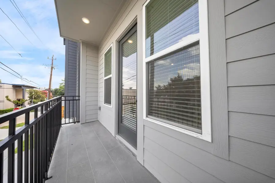 Exterior details and patio area of a home in Skyline Homes at Lou Ellen, Houston (Image 4).