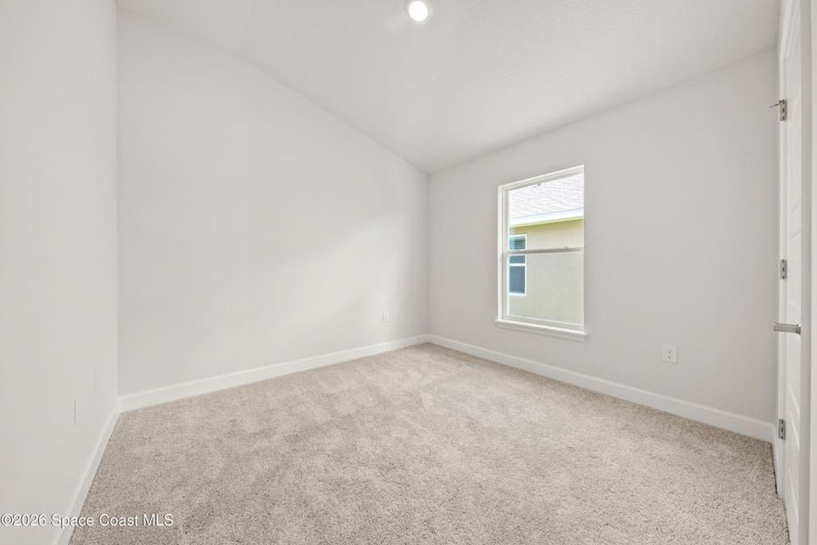 Spacious, unfurnished interior of a new home in St. John's Preserve, Palm Bay (Image 12).
