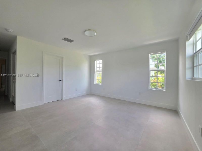 Spacious, unfurnished interior of a new home in , West Palm Beach (Image 25).