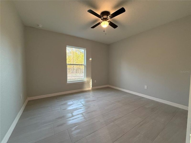 Spacious, unfurnished interior of a new home in , Ocala (Image 5).