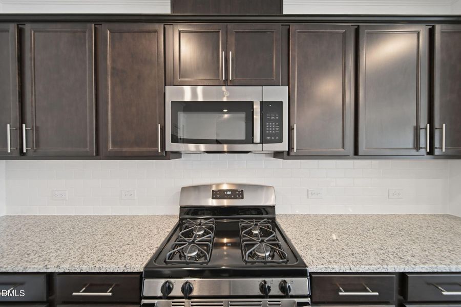 SUN_Everlee_Pic_CarsonII_QMI_259_Kitchen