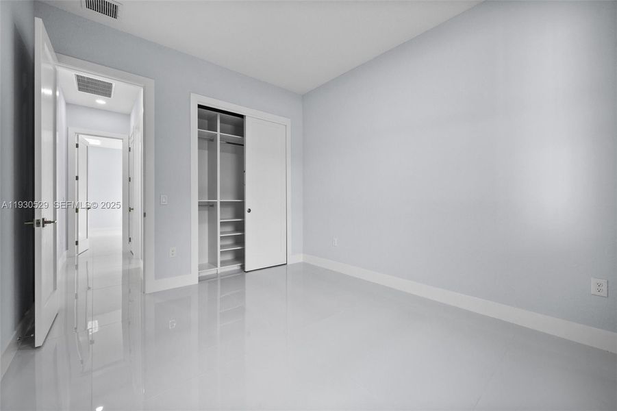 Spacious, unfurnished interior of a new home in , Naples (Image 30).