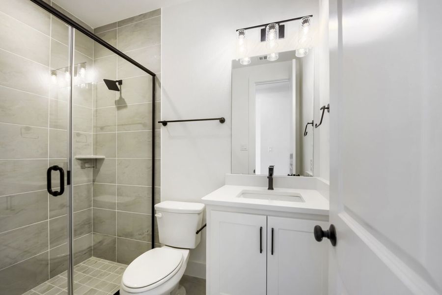 1266 Cedarwood - Full Bathroom