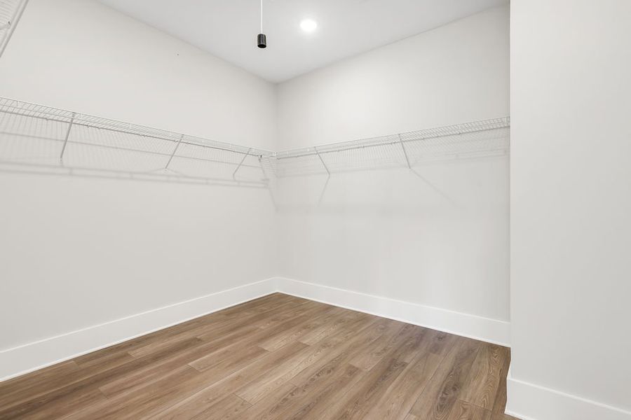 Spacious, unfurnished interior of a new home in Echo Park, Suwanee (Image 34).
